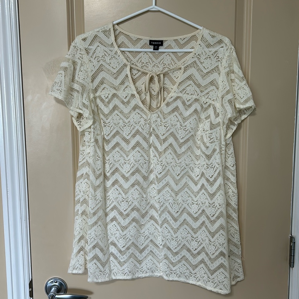 Torrid women’s size 00 lace tshirt